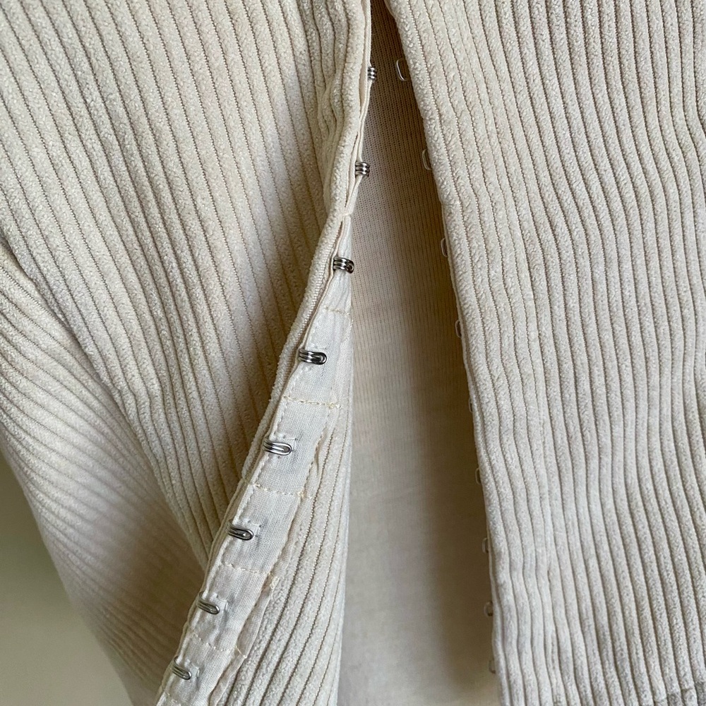 New open back Ribbed Cream Collared cropTop - Picture 4 of 10
